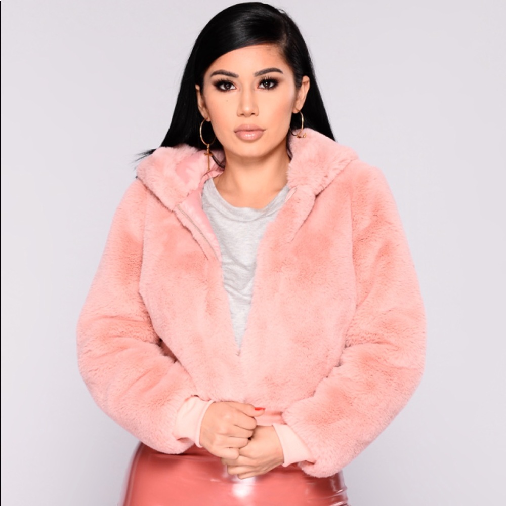 Baby Pink Faux Fur Cropped Hooded Jacket!